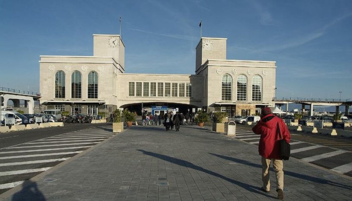 Stazione Marittima in Neapel, Treffpunkt Stadio San Paolo