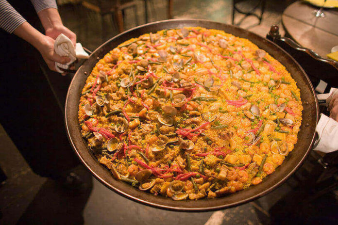 Paella Valencia, vor Spiel im Estadio Mestalla